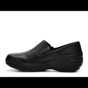 Size 8 1/2 Spring step black shoes